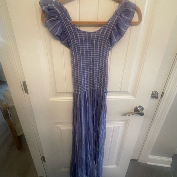 FREE PEOPLE RUFFLE MAXI DRESS. Denim blue and white! It’s adorable!!! S - Picture 4 of 7